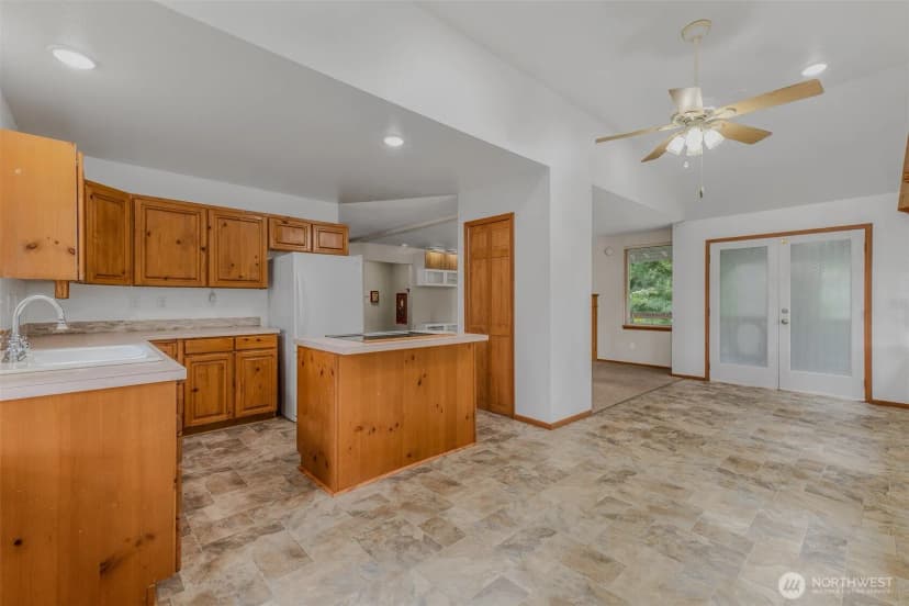 Property photo for 390 E Lakeshore Drive, Shelton photo 6