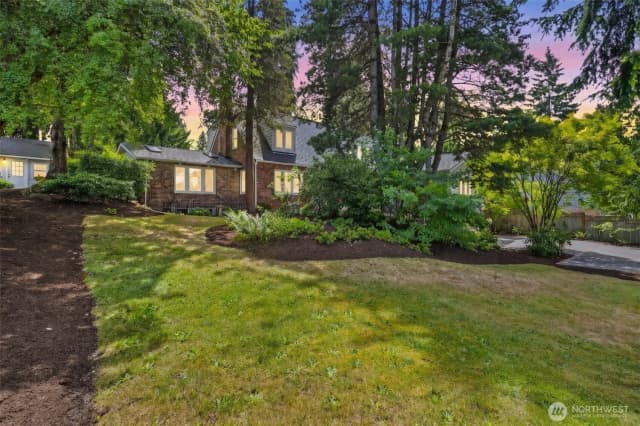 Property photo for 15440 22nd Ave Sw, Burien photo 3