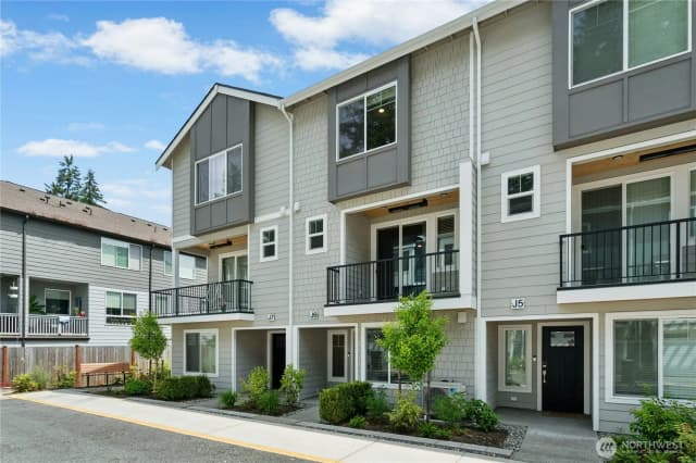 Property photo for 13730 Manor Way #j6, Lynnwood photo 2
