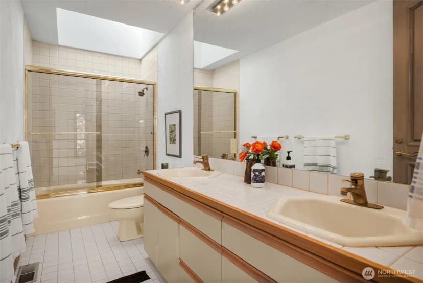 Property photo for 8503 Ne Juanita Drive, Kirkland photo 33