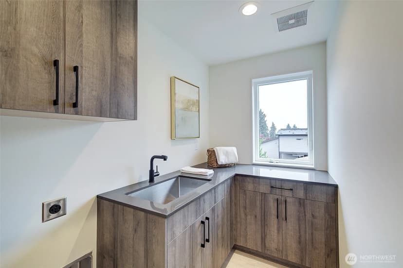 Property photo for 7912 34th Avenue Sw, Seattle photo 16