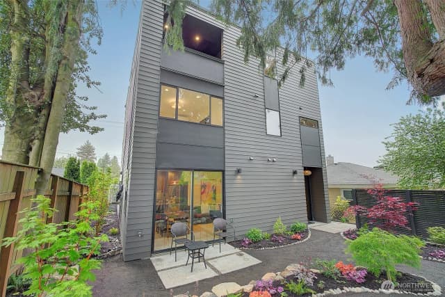 Property photo for 7912 34th Avenue Sw, Seattle photo 2