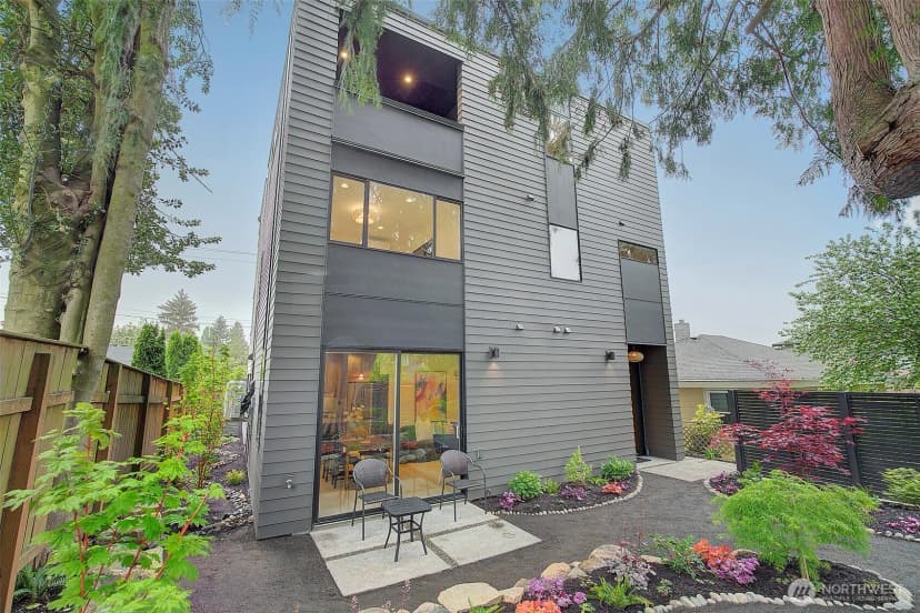 Property photo for 7912 34th Avenue Sw, Seattle photo 2