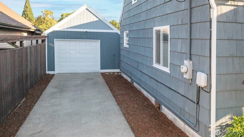 Property photo for 1204 4th Avenue Se, Puyallup photo 5