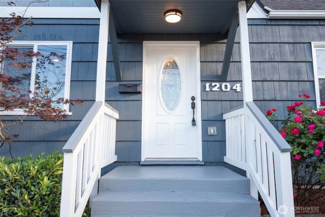 Property photo for 1204 4th Avenue Se, Puyallup photo 2