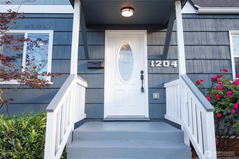 Property photo for 1204 4th Avenue Se, Puyallup photo 2