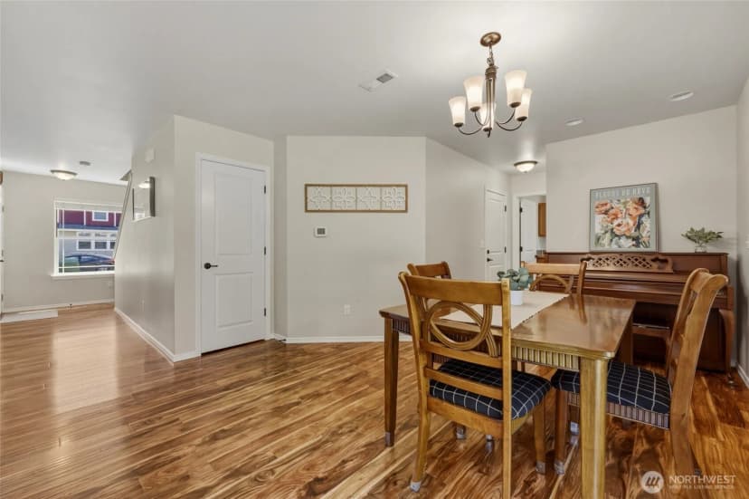 Property photo for 303 135th Place Se, Rainier photo 12