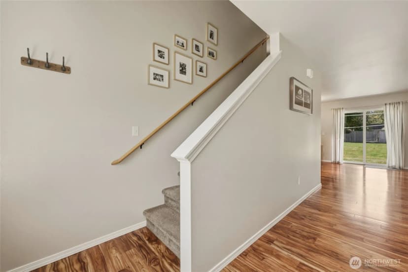 Property photo for 303 135th Place Se, Rainier photo 16