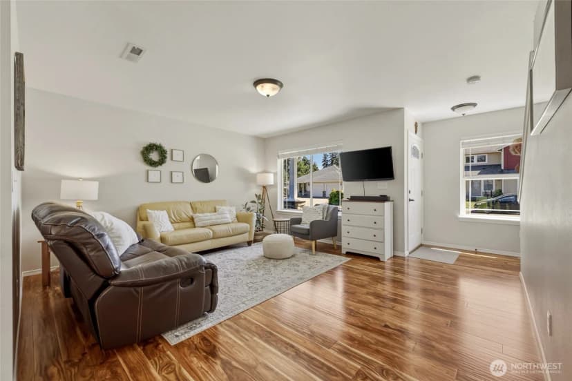 Property photo for 303 135th Place Se, Rainier photo 6