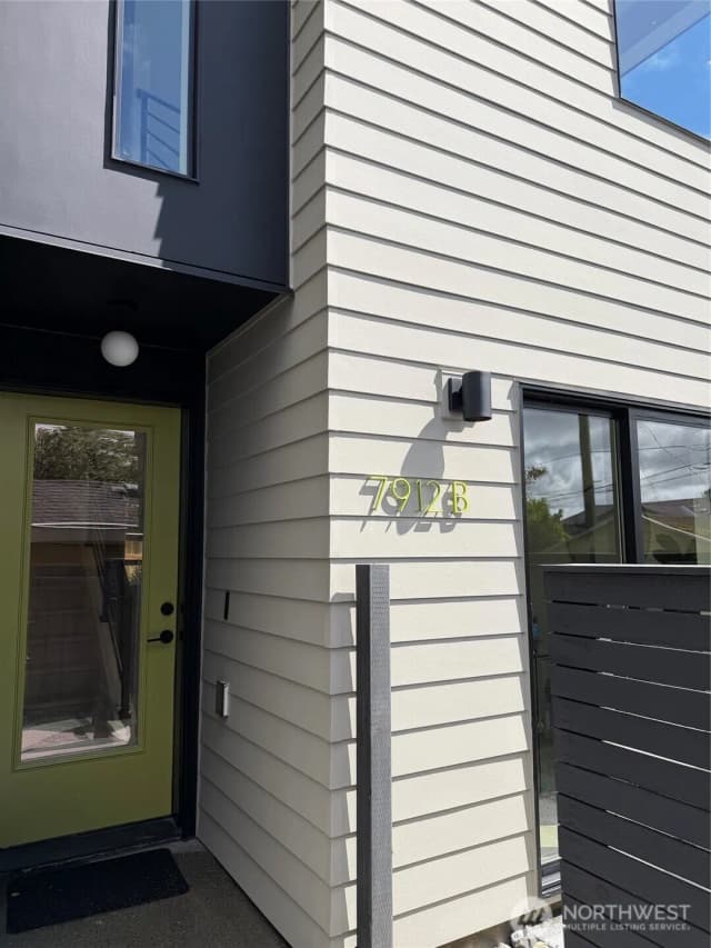 Property photo for 7912 34th Avenue Sw #b, Seattle photo 3