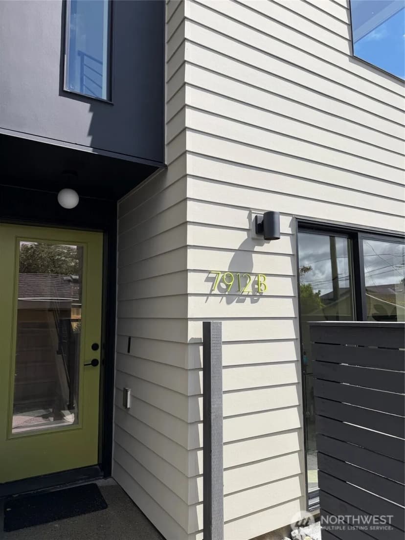 Property photo for 7912 34th Avenue Sw #b, Seattle photo 3