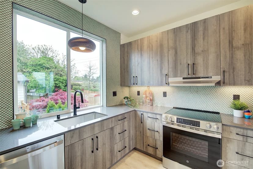 Property photo for 7912 34th Avenue Sw #b, Seattle photo 6