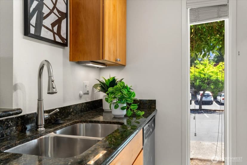 Property photo for 513 142nd Avenue Se #72, Bellevue photo 9
