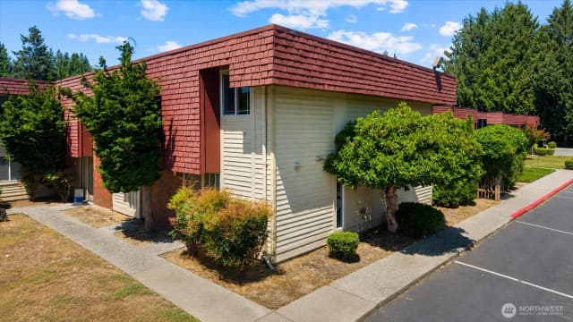 Property photo for 513 142nd Avenue Se #72, Bellevue photo 3