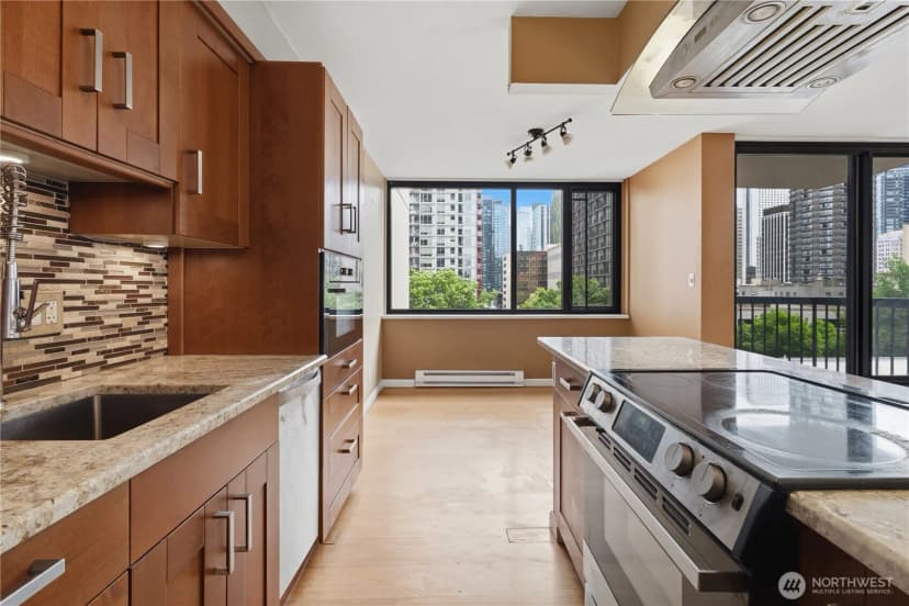 Property photo for 2100 3rd Avenue #506, Seattle photo 15