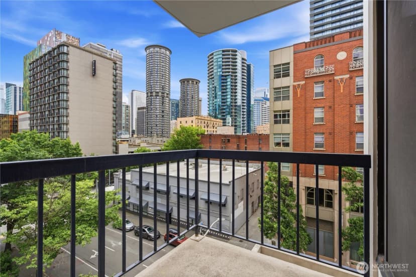 Property photo for 2100 3rd Avenue #506, Seattle photo 6