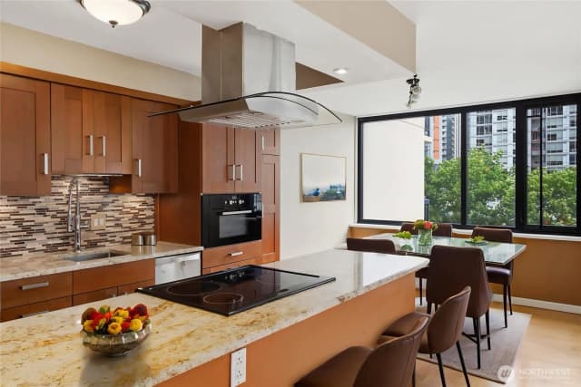 Property photo for 2100 3rd Avenue #506, Seattle photo 4