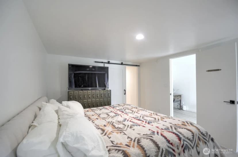 Property photo for 912 Surf Street, Westport photo 14