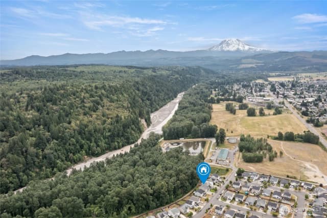 Property photo for 908 Daffodil Avenue Ne, Orting photo 2