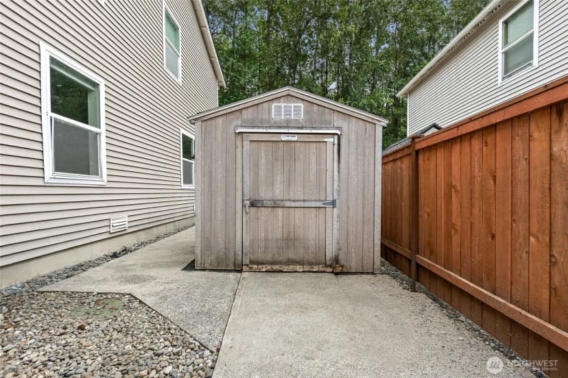 Property photo for 908 Daffodil Avenue Ne, Orting photo 36
