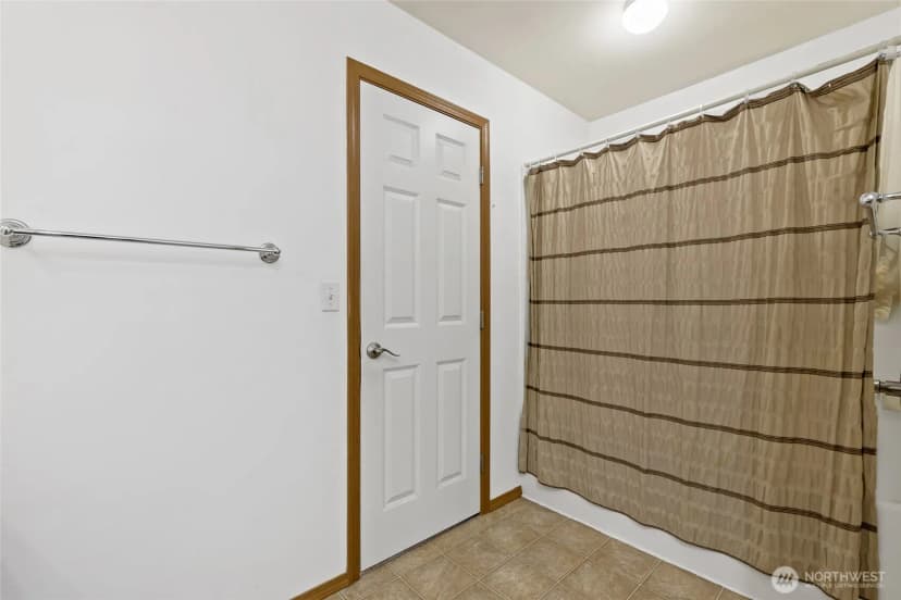 Property photo for 908 Daffodil Avenue Ne, Orting photo 30