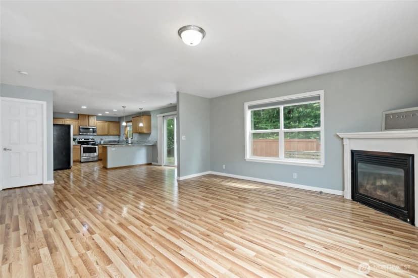 Property photo for 908 Daffodil Avenue Ne, Orting photo 8