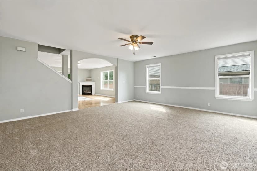 Property photo for 908 Daffodil Avenue Ne, Orting photo 3