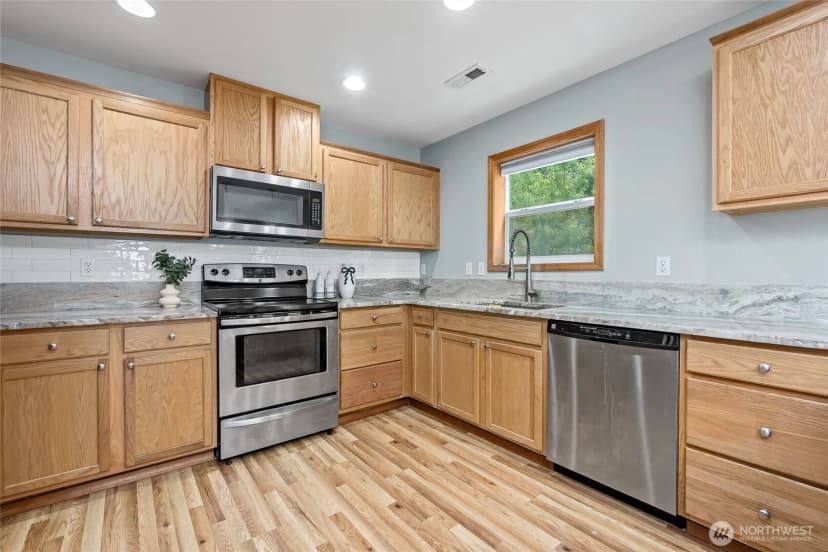Property photo for 908 Daffodil Avenue Ne, Orting photo 12
