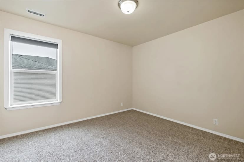 Property photo for 908 Daffodil Avenue Ne, Orting photo 23