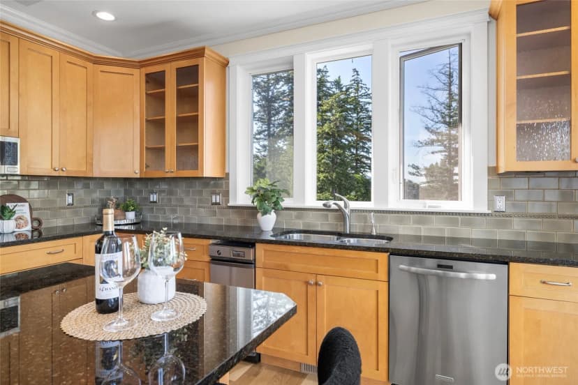 Property photo for 2314 20th Street, Anacortes photo 11