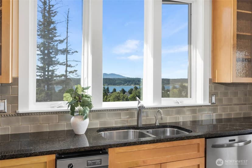 Property photo for 2314 20th Street, Anacortes photo 12