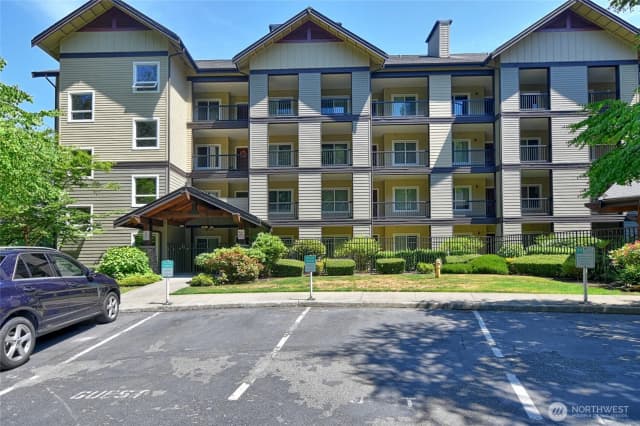 Property photo for 18707 Se Newport Way #303, Issaquah photo 2