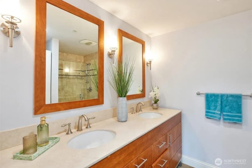 Property photo for 18707 Se Newport Way #303, Issaquah photo 19