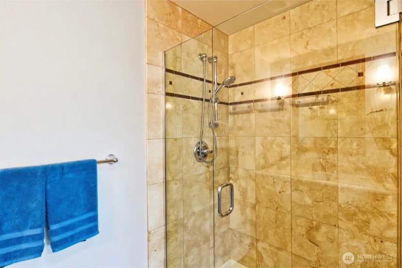 Property photo for 18707 Se Newport Way #303, Issaquah photo 20