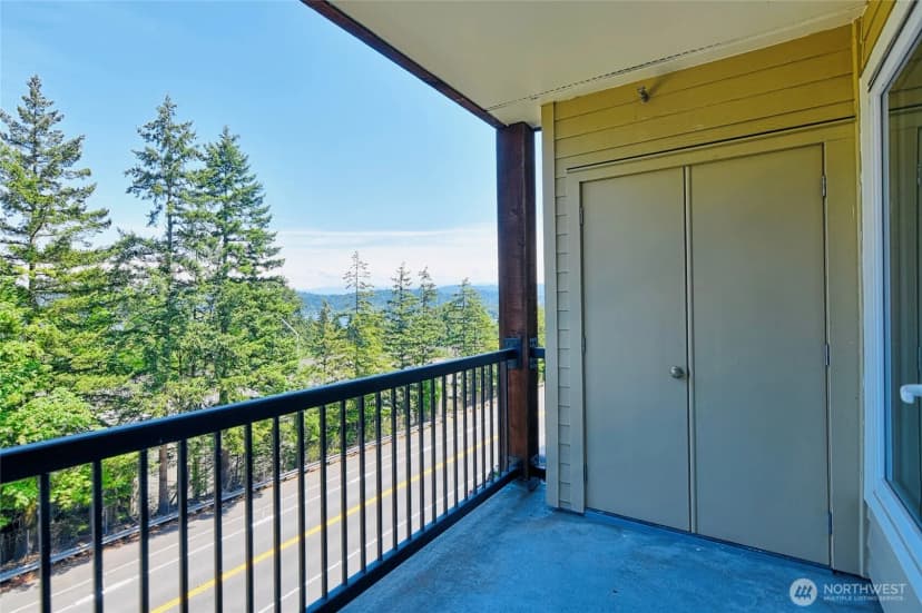 Property photo for 18707 Se Newport Way #303, Issaquah photo 25