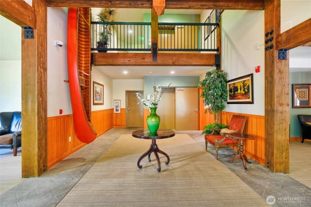 Property photo for 18707 Se Newport Way #303, Issaquah photo 3