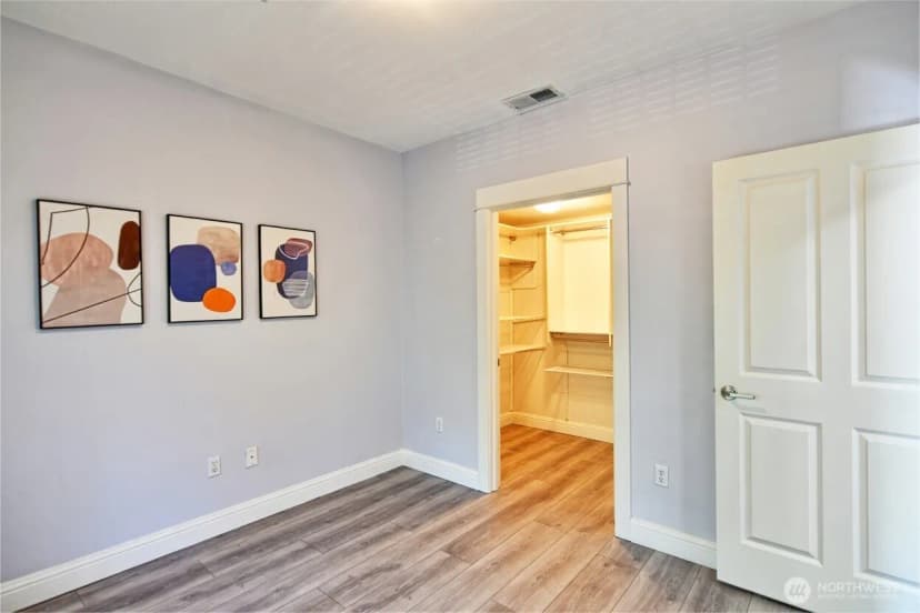 Property photo for 18707 Se Newport Way #303, Issaquah photo 22
