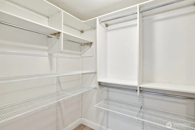 Property photo for 18707 Se Newport Way #303, Issaquah photo 18