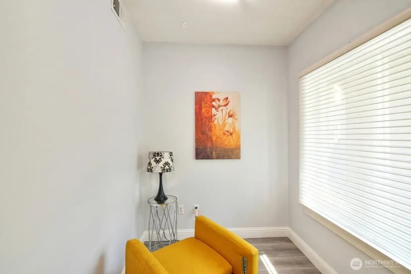 Property photo for 18707 Se Newport Way #303, Issaquah photo 23