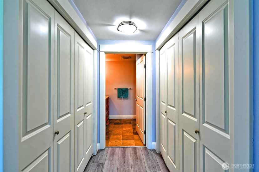 Property photo for 18707 Se Newport Way #303, Issaquah photo 17