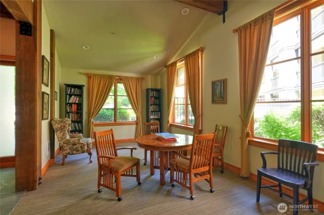 Property photo for 18707 Se Newport Way #303, Issaquah photo 5