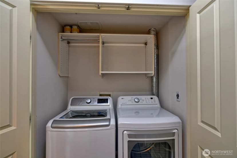 Property photo for 18707 Se Newport Way #303, Issaquah photo 24