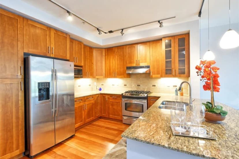 Property photo for 18707 Se Newport Way #303, Issaquah photo 7