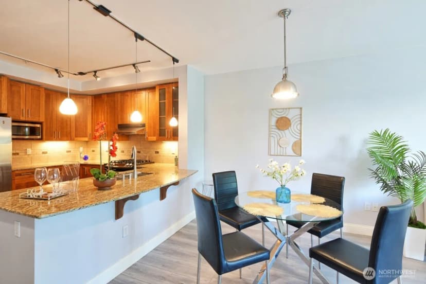 Property photo for 18707 Se Newport Way #303, Issaquah photo 9