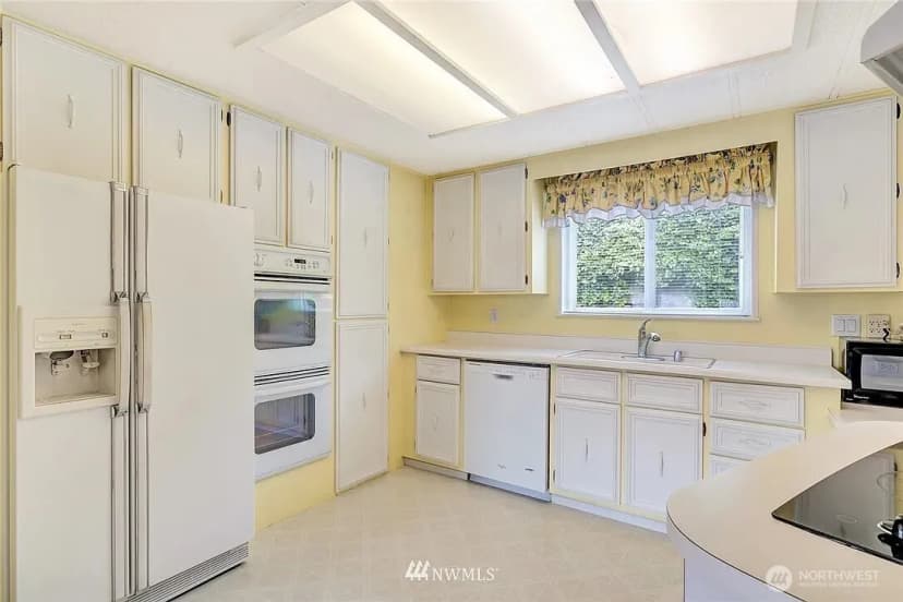 Property photo for 17044 Woodcrest Drive Ne, Bothell photo 7