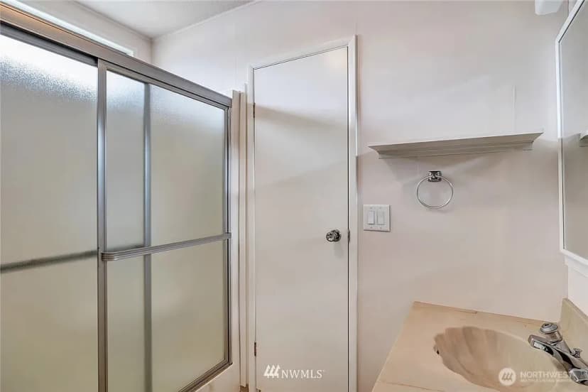 Property photo for 17044 Woodcrest Drive Ne, Bothell photo 15