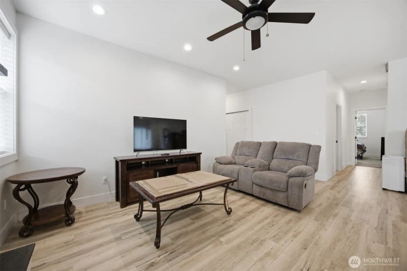 Property photo for 533 Second Street, Sumas photo 7