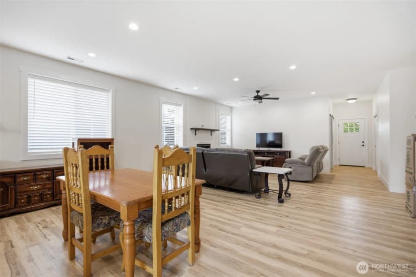 Property photo for 533 Second Street, Sumas photo 10