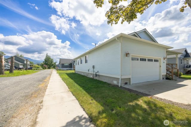 Property photo for 533 Second Street, Sumas photo 2