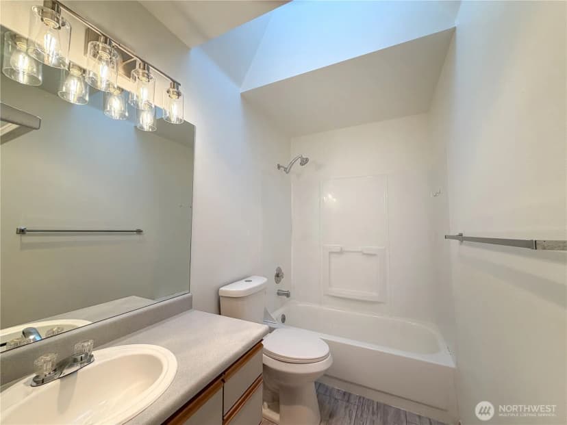 Property photo for 124 Sw 154th Street #302, Burien photo 8